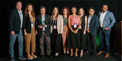 Licencias OnLine recibi el premio al Mejor Distribuidor 2022 en el VeeamOn 2023 Expand